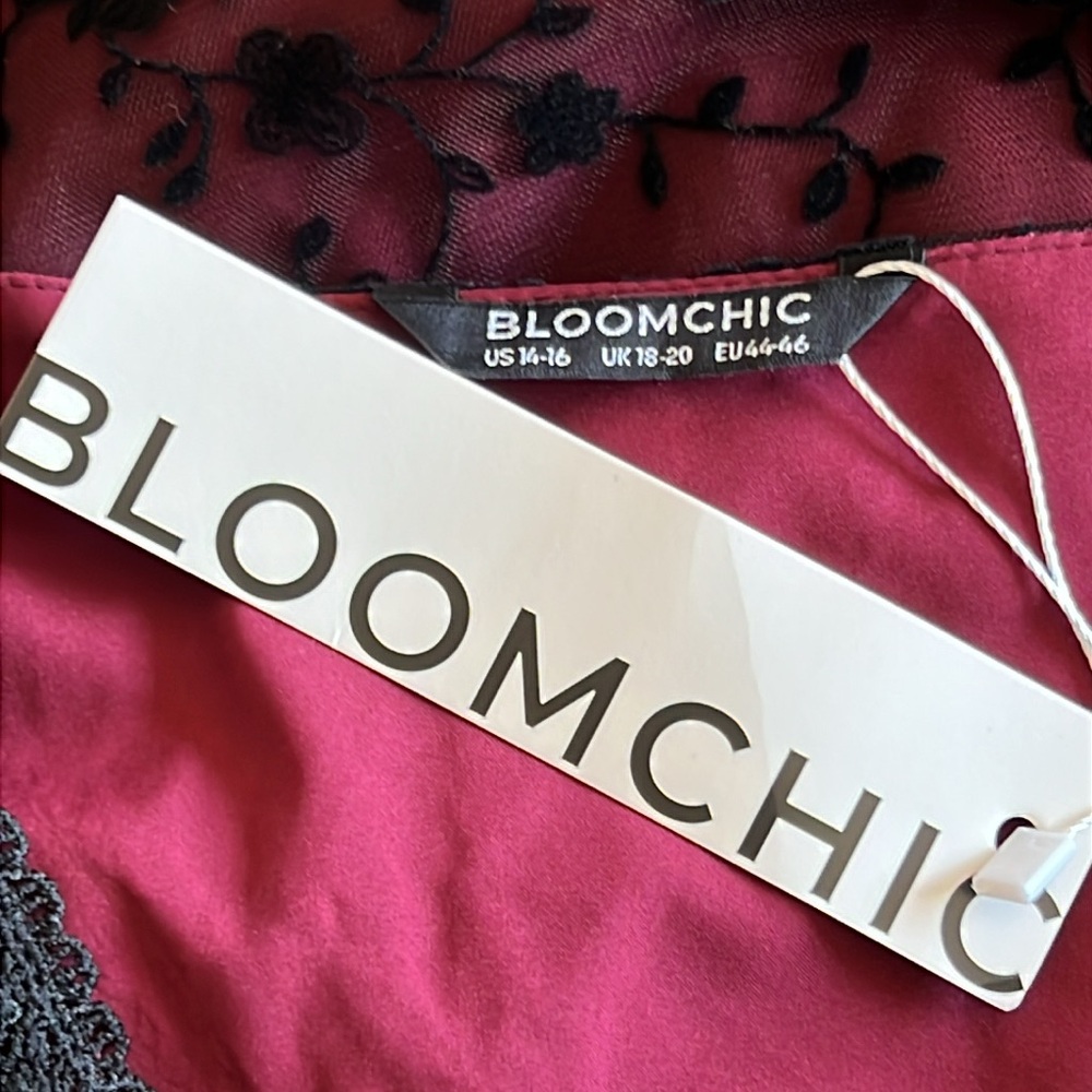 BloomChic Top Size L 14-16 Bell Sleeves Wine with Sheer Black Lace NWT - Picture 2 of 6